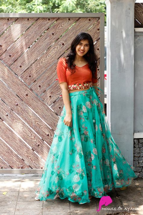 Victoria’s Secret Models, Model Off Duty Style, Long Skirt Top Designs, Party Wear Long Gowns, Potli Button, Frock Models, Valley House, Kashmir Valley, Long Skirt And Top