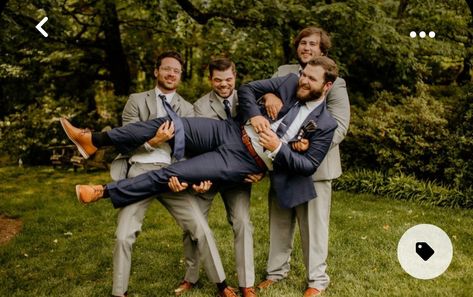 How to POSE with your Groomsmen. Groomsmen Pictures, Groomsmen Poses, Prom Picture Poses, Groomsmen Photos, Fun Photos, Groom Poses, Groom Photo, Prom Pictures, How To Pose