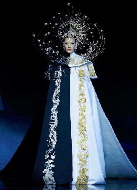 Chinese Runway Fashion, Palace Fashion, Heaven Gaia, Costume Concept, Chinese Palace, Garden Fashion, Costume Carnaval, Avant Garden, Character Clothes