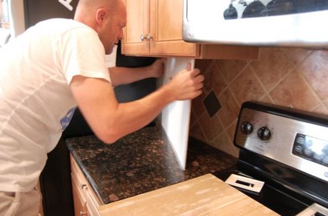 Backsplash makeover: Hot glue bead board over current backsplash. Will stay up for as long as you want, but if you ever want to remove it, it comes off easily. www.thenester.com Renters Backsplash, Temporary Backsplash, Rv Backsplash, Backsplash Makeover, Renters Kitchen, Beadboard Backsplash, Bead Board, Rental Decorating, Makeover Ideas