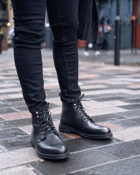 Minimal Wardrobe Men, Mens Semi Formal, Best Boots For Men, Stonewash Jeans, Mens Outdoor Fashion, Style Gentleman, Boots Outfit Men, Black Boots Men, Cap Toe Boots