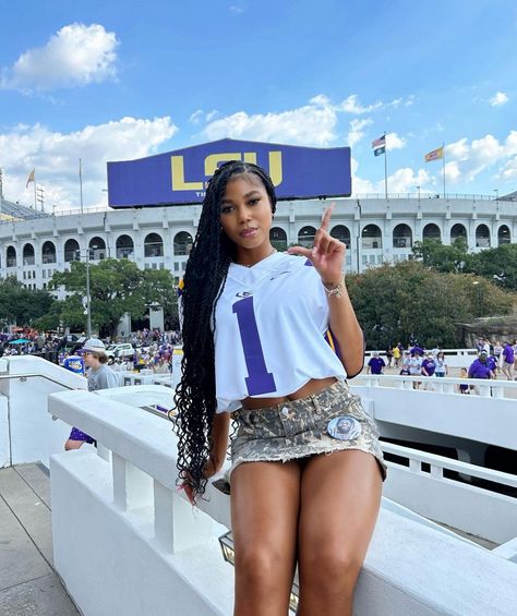 Game Day Outfit Black Women, Gameday Outfit Lsu, Lsu Outfits, College Football Game Outfit, College Football Outfits, Lsu Game, Homecoming Games, College Gameday Outfits, Football Jersey Outfit