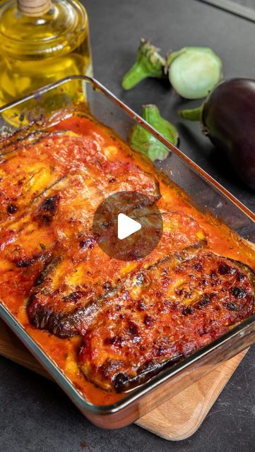 Baked Aubergine Recipe, Aubergine Recipe, Eggplant Dishes, Eggplant Recipes, Sauce Tomate, Jamie Oliver, Eggplant, Food Videos, Food And Drink