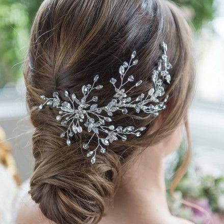 Simple Bridal Hair, Bridal Hair Jewellery, Classic Bun, Wedding Day Accessories, Beautiful Wedding Hair, Winter Wedding Hair, Bridal Hair Combs, Halter Wedding, Wedding Hair Head Piece