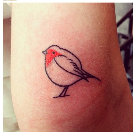 Robin tattoo Robin Tattoo Simple, Robin Bird Tattoos, Robin Tattoo, Crane Tattoo, Cool Wrist Tattoos, Foot Tattoos For Women, Owl Tattoo Design, Tattoo Simple, Bird Tattoo