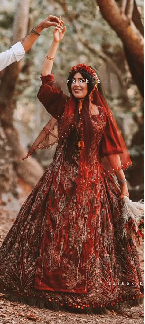 Traditional Iranian clothes Iranian Culture Traditional Dresses, Iranian Dress Traditional, Persian Traditional Dress, Iranian Wedding Dress Traditional, Traditional Persian Clothing, Iran Clothes, Iranian Aesthetic, Traditional Iranian Clothing, Iran Clothing