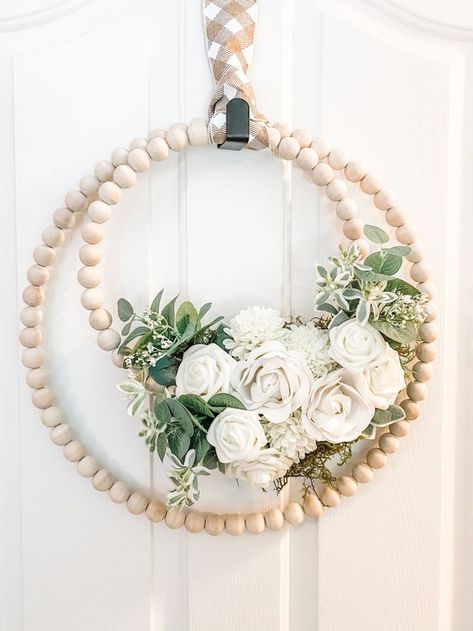 Diy Baskets, Ball Wreath, Diy Christmas Wreaths, Front Porch Christmas Decor Ideas, Wooden Wreaths, Porch Christmas Decor Ideas, Door Wreaths Diy, Porch Christmas Decor, Front Porch Christmas