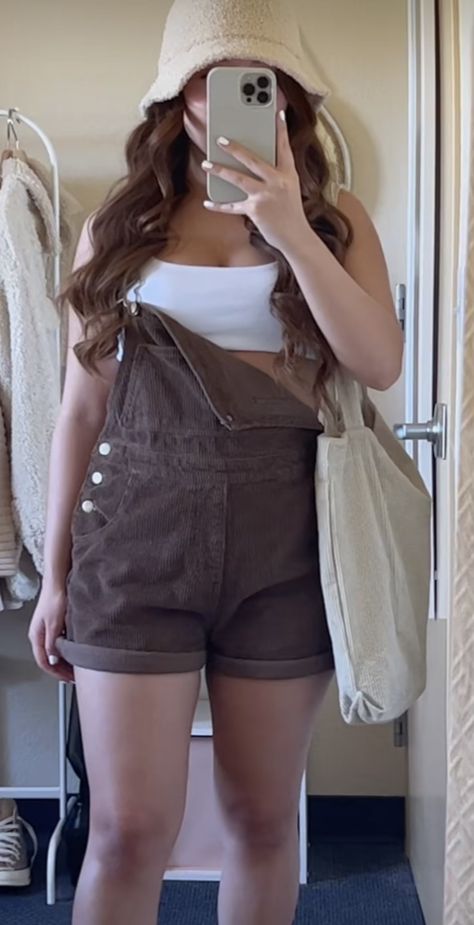 Outfits For Chubby Girls, Suspenders Pants, Corduroy Overalls, Short Jean, Brown Corduroy, Aesthetic Fashion, Suspenders, Overalls, Short Dresses