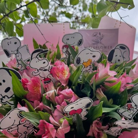 • Wallflower Flowers & Gifts • Floristería en Guatemala on Instagram: "Bouquet de Astromelias  Snoopy✨🐾" Snoopy Flower Bouquet, Snoopy Bouquet, Snoopy Flowers, Snoopy Gifts, Birthday Bouquet, Flowers Gifts, Flower Gift, Flowers Bouquet, Bible Verses