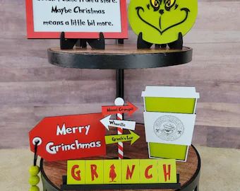 Peppermint Cupcakes, Grinch Stuff, Christmas Tiered Tray Decor, Party Tray, Christmas Tiered Tray, Christmas Wooden Signs, Grinch Christmas Decorations, Christmas Tray, Tree Centerpieces