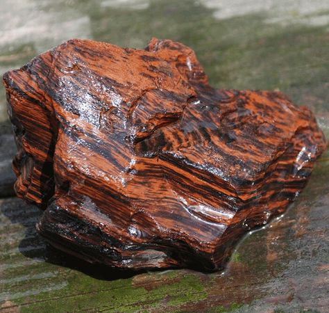 Red Ribbon Obsidian - always heard it referred to as Mahogany Obsidian. Obsidian Rock, Mountain Texture, Red Obsidian, Rock Identification, Ancient Tools, Rock Tumbler, Mahogany Obsidian, Mineral Jewelry, Beautiful Stones