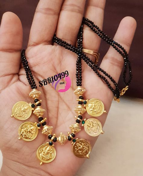 Ruby Necklace Designs, Simple Necklace Designs, Black Beads Mangalsutra Design, Antique Gold Jewelry Indian, Gold Jewelry Simple Necklace, Beautiful Gold Necklaces, Gold Mangalsutra Designs, Beaded Necklace Designs, Black Beaded Bracelets