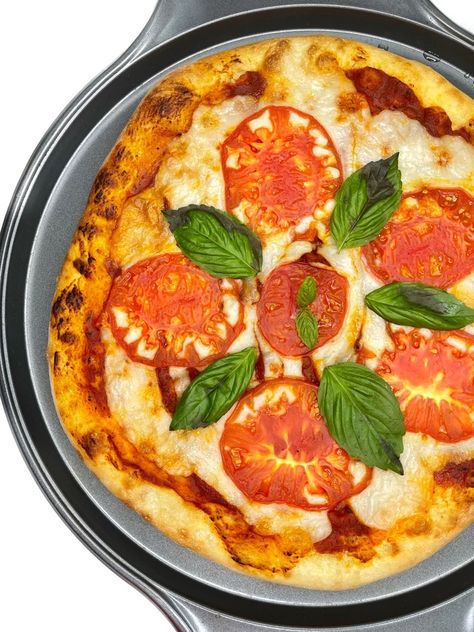 Vegan Margherita Pizza Red Pizza Sauce, Red Pizza, Pizza Vegan, Margarita Pizza, Oven Top, Vegan Mozzarella, Perfect Pizza, Margherita Pizza, Vegetarian Cooking