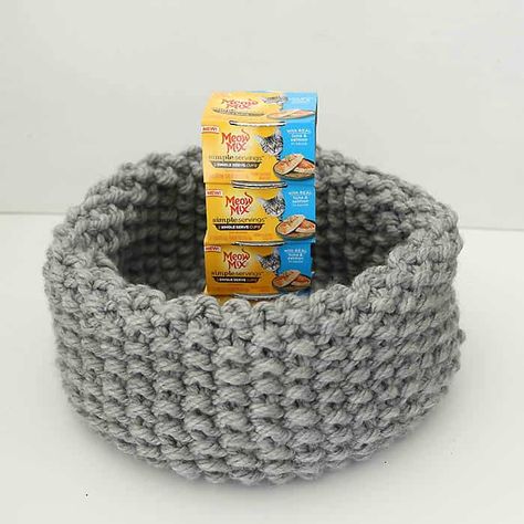 Easy Cat Bed Free Knitting Pattern Knit Cat Bed, Cat Bed Pattern, Knit Cat, Crochet Cat Bed, Kitten Beds, Knitting Crafts, Knitting For Charity, Cozy Spaces, Knitted Cat