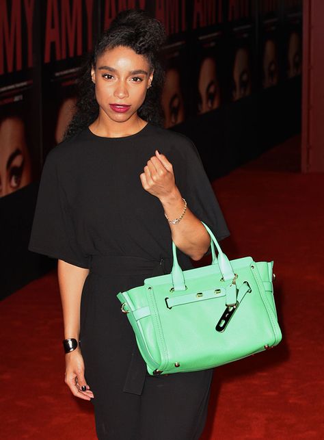 Lianne-La-Havas-Coach-Swagger-Bag Lianne La Havas, Teased Hair, Fashion 2015, Coach Swagger, Roger Vivier, Coach Swagger Bag, Hermes Birkin, Arm Candy, Cute Bag