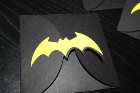 Batman invitation Batman Crafts, Batman Custom, Batman Gifts, Batman Drawing, Diy Crafts Bookmarks, Bff Gifts Diy, Diy Birthday Gifts For Friends, Diy Gift Set, Bf Gifts