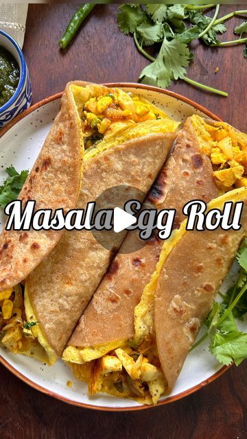 Egg Recipes For Breakfast Indian, Chapathi Roll Recipes, Boil Egg Recipes Ideas, Indian Egg Recipes, Egg Roll Recipes Indian, Recipes With Boiled Eggs, Indian Eggs, Folded Wraps, Boiled Eggs Recipes