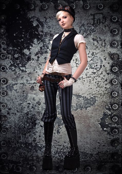 Minus the creepers or platform shoes or whatever the heck they're called, this could be an every day outfit. Victorian Aesthetics, Everyday Steampunk, Casual Steampunk, Steampunk Couture, Steam Girl, Steampunk Women, Steampunk Cosplay, Victorian Steampunk, Steampunk Costume