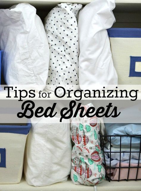 4 Simple tips for organizing bed sheets - make them easy to put away and easy to keep organized! Organizing Bed Sheets, Organize Sheets, Garden Hideaway, Small Linen Closets, Sheet Storage, Closet Organized, Organizing Linens, Organized Bed, Guest Room Bed