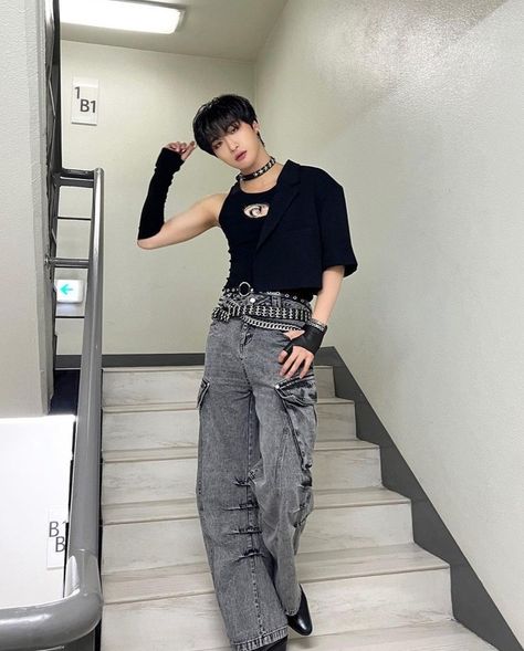 #Seonghwa #Ateez Pop Concert Outfit, Kpop Fashion Men, Techwear Outfits, Kpop Concert Outfit, Fashion Week Outfit, Seonghwa Ateez, Androgynous Fashion, Streetwear Men Outfits, Swaggy Outfits