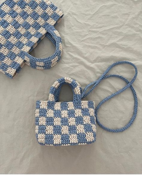 Crochet Mini Bag, Diy Crochet Bag, Crochet Shoulder Bags, Crochet Business, Crochet Handbags Patterns, Crochet Purse Patterns, Crochet Fashion Patterns, Basic Crochet Stitches, Crochet Tote