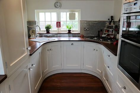 Tiny U Shaped Kitchen, Classic Contemporary Kitchen, Most Beautiful Kitchens, Kitchen Oak, Country House Kitchen, Best Kitchen Ideas, Kitchen Island Cabinets, Interior Home Decoration, Kitchen Lighting Design