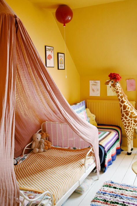 Ceiling Design Kids Bedroom, Upstairs Bedroom Ideas Slanted Ceiling, Upstairs Bedroom Ideas, Bedroom Ideas Slanted Ceiling, Kids Attic Bedrooms, Yellow Kids Bedroom, Yellow Kids Rooms, Small Room Diy, Simple Ceiling