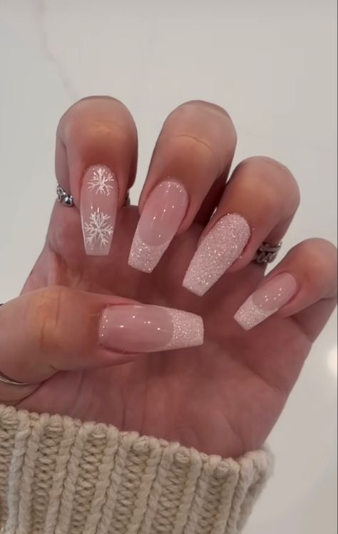 Nail Silver, Movie Aesthetic, Winter Nails Acrylic, Accent Nail, Pointed Nails, Classy Acrylic Nails, Nails Glitter, Nails 2023, Acrylic Nails Coffin Short