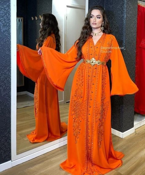 Caftan Simple, Morrocan Fashion, Algerian Clothing, Chic Evening Dress, Arabic Dress, Moroccan Clothing, Kaftan Designs, Moroccan Fashion, Muslim Fashion Hijab Outfits