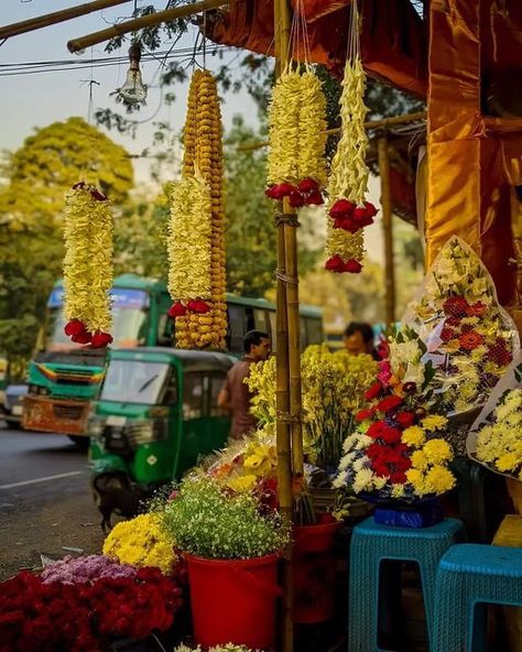 Bangladesh Travel, Bengali Culture, South Asian Aesthetic, India Street, Bd Art, Desi Love, Couple Hands, Floral Aesthetic, Art Journal Therapy