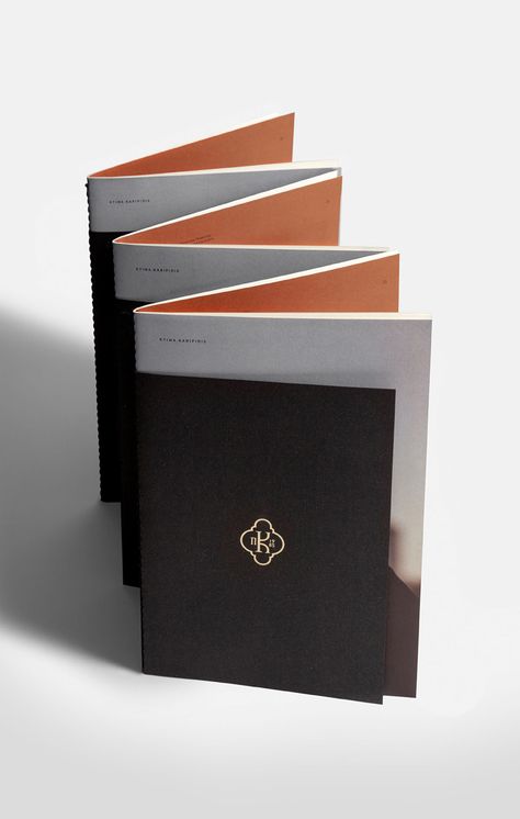 Luxury Book Packaging, Sophisticated Brochure Design, Beautiful Brochure Design, Brochure Packaging, Paper Layering, Elegant Brochures, Mises En Page Design Graphique, Catalogue Design, Web Design Mobile