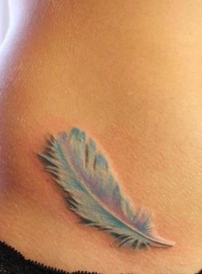 No outline feather tattoo. This is what I am going to get!!!! White Feather Tattoos, Tattoos Feather, Heart Outline Tattoo, Placement Tattoo, Pastel Tattoo, Tattoo Feather, Hip Tattoo Designs, White Tattoos, Sweet Tattoos