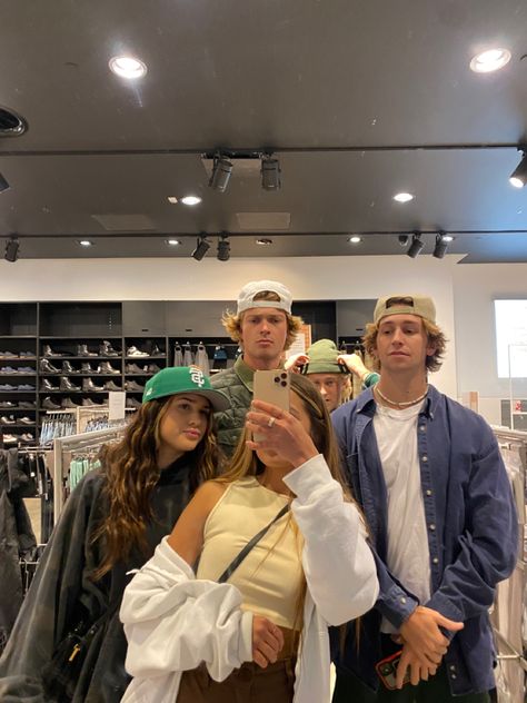 Friend group mirror pic Group Mirror Pics, Poses For Group Pictures, Poses For Group Pictures Friends, Pictures Friends, Mirror Pics, Friend Group, Group Pictures, Mirror Pic, Mood Board