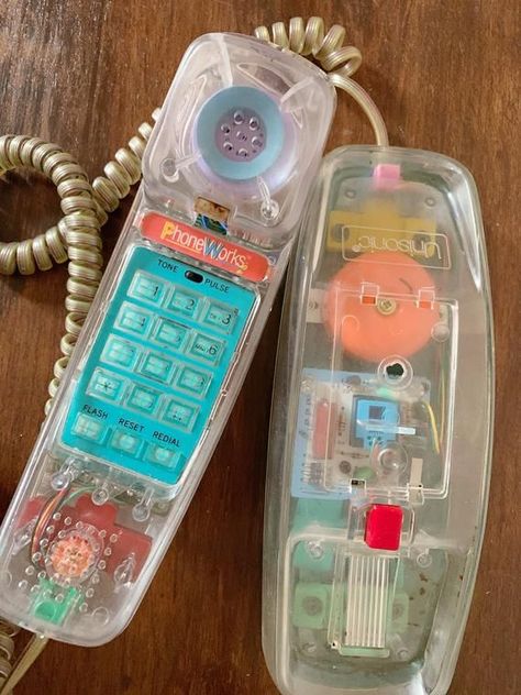 Clear Electronics, Claudia Kishi, Baby Sitters Club, Photographie Indie, Babysitters Club, Talking To The Moon, Telephone Vintage, The Baby Sitters Club, Retro Gadgets