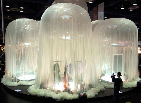 inflatable jellyfish Jellyfish Installation, Conception Scénique, Exhibition Display, Exhibition Booth, Scenic Design, Print Inspiration, The Fair, Museum Exhibition, Exhibition Space