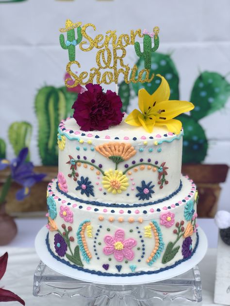 Mexican theme gender reveal cake. Mexican Gender Reveal Cake, Gender Reveal Cake Themes, Señor Or Señorita Gender Reveal Cake, Fiesta Gender Reveal Cake, Gender Reveal Fiesta, Spanish Gender Reveal Ideas, Gender Reveal Ideas Fiesta Theme, Cinco De Mayo Gender Reveal Party, Fiesta Gender Reveal