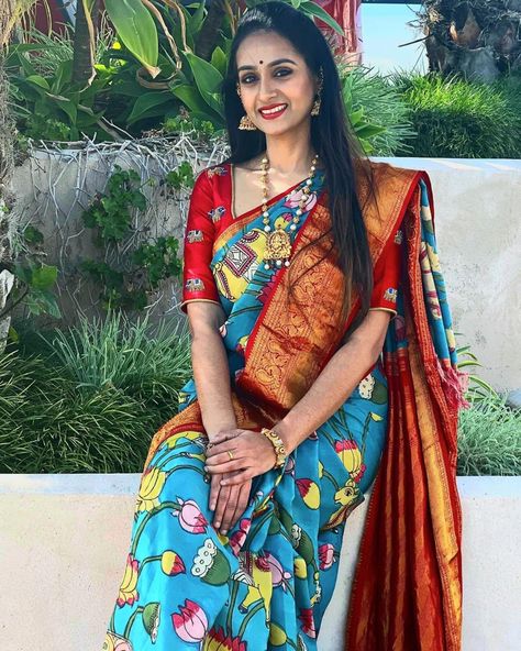 Kalamkari Design, Gadwal Sarees, Uppada Sarees, Kanchi Sarees, Kalamkari Designs, Blouse Designs Catalogue, Pattu Saree Blouse Designs, New Saree Designs, Long Gown Design