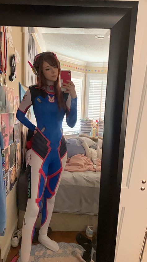 Dva Halloween Costume, Dva Costume, Dva Halloween, Overwatch Cosplay Easy, Dva Cosplay Costume, Winter Rainy Day Outfit, Dva Overwatch Cosplay, Mei Cosplay Overwatch, Ladies Day Outfits