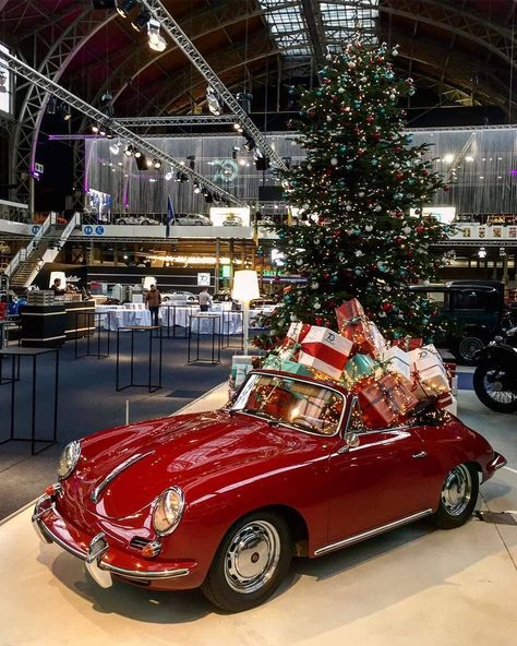 P O R S C H E  U N I V E R S E on Instagram: “Happy merry Christmas to all of our followers and friends 🎄🙂 📸 @porschetimej - Porsche Universe . . . #Christmas #porsche #Porsche356…” Red Car Christmas Photo, Christmas Porsche, Porsche Christmas, Christmas Tree On Car, Hard Photos, Car Decoration Ideas, Christmas Car Decorations, Christmas Cars, Space Christmas