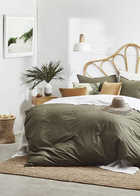 Green And White Bedroom, Sage Bedroom, Rattan Bedroom, Sage Green Bedroom, Green Bedroom, Coastal Bedroom, Spare Bedroom, Bedroom Green, Master Bedrooms Decor