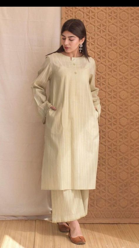 Kurta ideas Summer Eid Outfits Pakistani, Simple Eastern Dresses, Kurta Shirt Designs Women, Simple Long Shirt Designs Pakistani, Khaddar Dress Designing Ideas, Winter Eastern Outfits, Winter Pakistani Outfits, Long Kurti Designs Casual Simple, Long Shirt Dress Pakistani