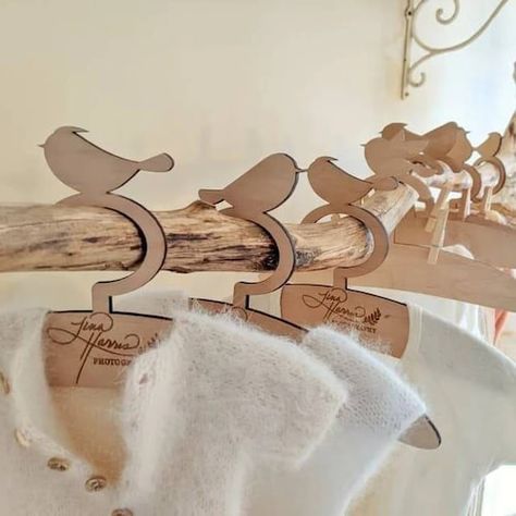 Baby Boutique Display, Baby Coat Hangers, Hanger Game, Handmade Hanger, Wood Laser Ideas, Baby Clothes Hangers, Photography Details, Kids Hangers, Baby Hangers