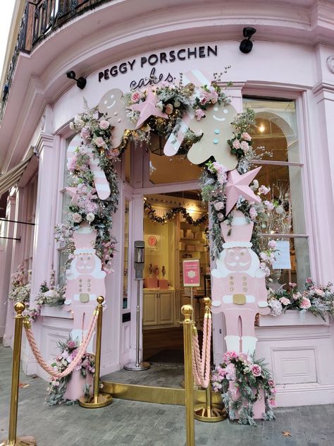 Peggy Porschen Christmas, Place In London, Christmas In London, Peggy Porschen, Dolls House Shop, Toy Theatre, Decor 2023, Houses Ideas, House Shop