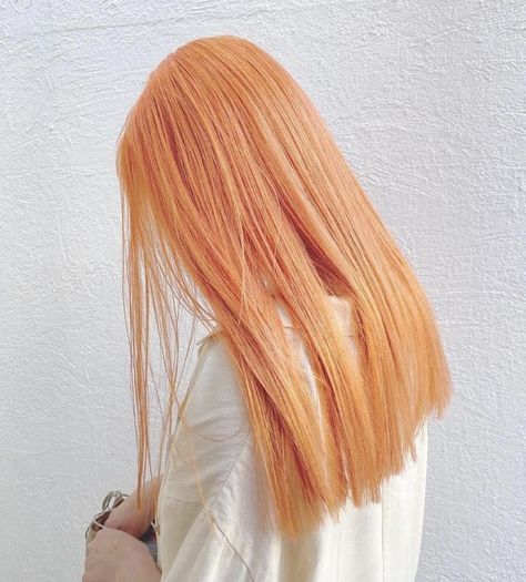 Light Orange Hair Color, Blond Orange Hair, Salmon Hair Color, Orange Pink Hair, Light Orange Hair, Cheveux Oranges, Peach Hair, Penteado Cabelo Curto, Scene Hair