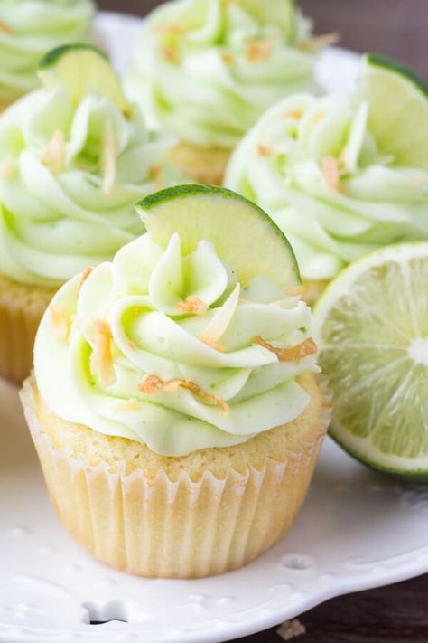 Lime Buttercream Frosting, Lime Frosting, Lime Buttercream, Recipes Cupcakes, Weekend Baking, Lime Cupcakes, Cheesecake Mini, Coconut Cupcakes, Gourmet Cupcakes