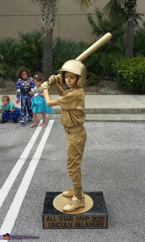 Baseball Costume Ideas, Baseball Card Costume, Baseball Team Halloween Costume Ideas, Trophy Halloween Costume, Golf Halloween Costume, Trophy Costume, Halloween Campsite, Baseball Halloween Costume, Baseball Costume