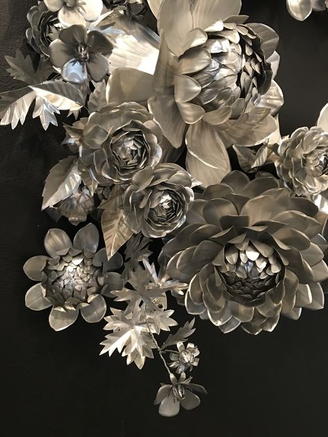 Metallurgy Aesthetic, Prada Wedding, Steel Aesthetic, Metallic Flowers, Tin Can Art, Aluminum Can Crafts, Steel Flowers, Gothic Metal, Metal Flower