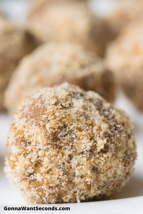 Rum Balls No Bake Christmas, Rum Balls, Boozy Desserts, Truffle Recipe, Balls Recipe, Cookies Recipes Christmas, Holiday Desserts, Holiday Baking, Candy Recipes