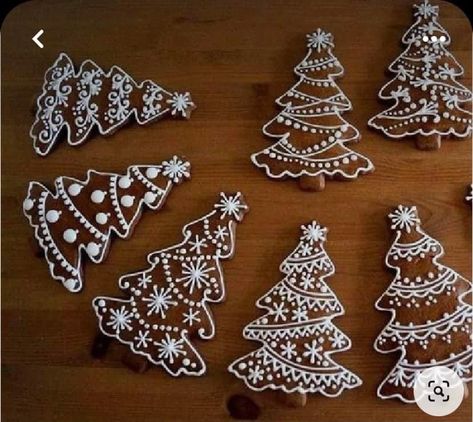 Tree Gingerbread Cookies, Christmas Tree Gingerbread Cookies, Aesthetic Cookie Packaging, Gingerbread Christmas Tree Cookies, Gingerbread Cookies Decorated Ideas, Gingerbread Cookie Designs, Gingerbread Tree Cookies, Gingerbread Trees, Gingerbread House Ideas