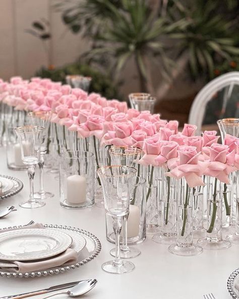 Centerpieces Dining Table, Paris Theme Centerpieces, Wedding Staircase Decoration, Living Room Coffee Table Decor, Table Centerpieces Ideas, Dining Table Centerpiece Ideas, Centerpiece Dining Table, Table Decor Dining Room, Pink Table Decorations